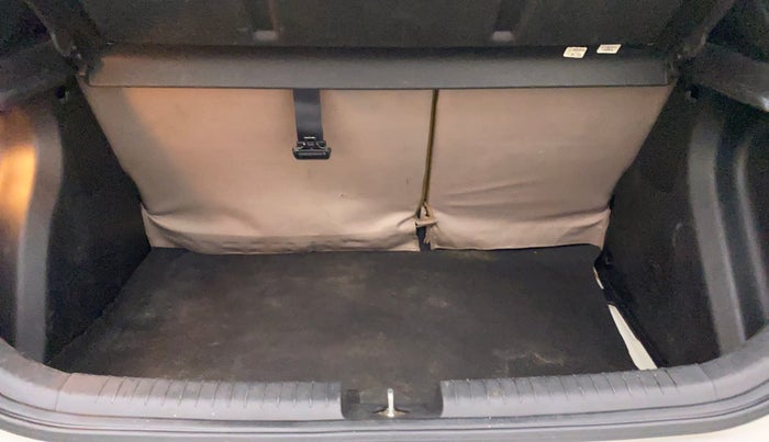 2015 Hyundai i20 Active 1.4 SX, Diesel, Manual, 1,04,933 km, Boot Inside