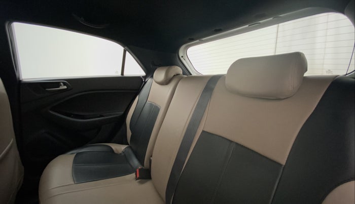 2015 Hyundai i20 Active 1.4 SX, Diesel, Manual, 1,04,933 km, Right Side Rear Door Cabin