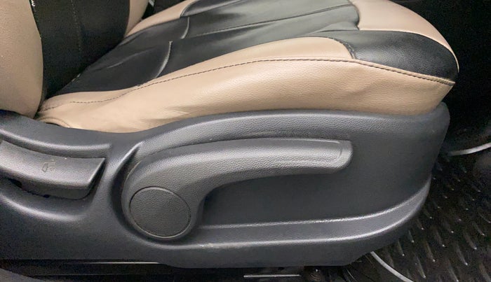 2015 Hyundai i20 Active 1.4 SX, Diesel, Manual, 1,04,933 km, Driver Side Adjustment Panel