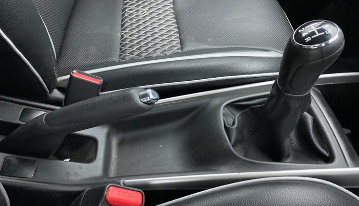 2017 Maruti Baleno DELTA PETROL 1.2, Petrol, Manual, 83,688 km, Gear Lever