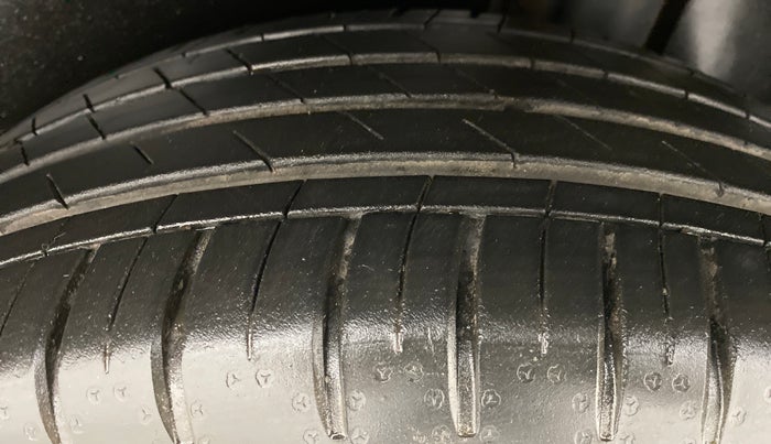 2021 MG HECTOR PLUS SMART 2.0 6STR, Diesel, Manual, 25,192 km, Left Rear Tyre Tread