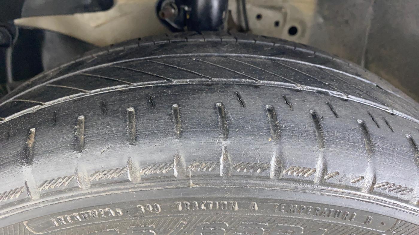 2014 Honda Amaze 1.2 EMT I VTEC, Petrol, Manual, 27,324 km, Left Front Tyre Tread