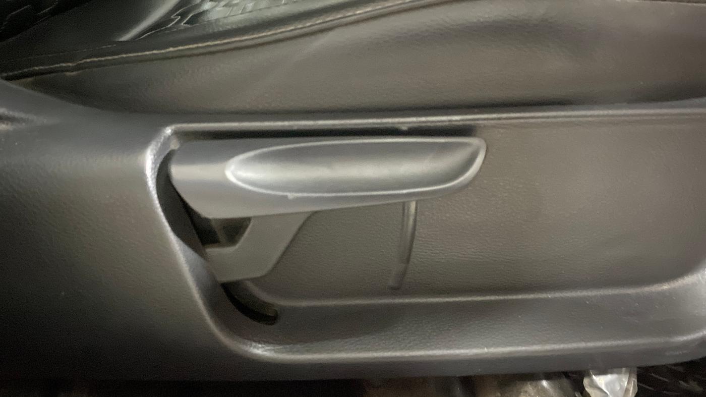 2019 Volkswagen Polo COMFORTLINE 1.0L MPI, Petrol, Manual, 78,749 km, Driver Side Adjustment Panel
