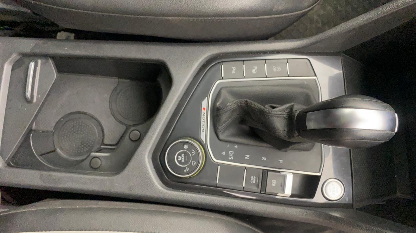 2020 Volkswagen TIGUAN ALL SPACE 2.0 TSI, Petrol, Automatic, 25,509 km, Gear Lever