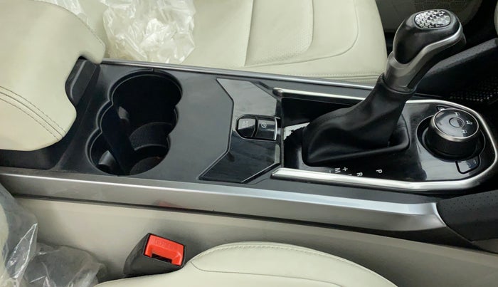 2021 Tata Safari XZA+  KRYOTEC, Diesel, Automatic, 45,865 km, Gear Lever