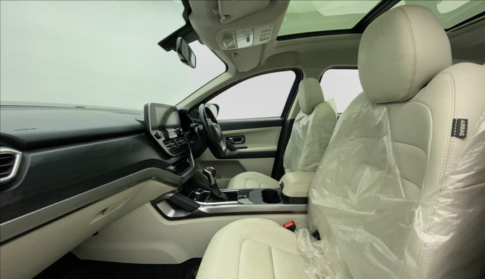 2021 Tata Safari XZA+  KRYOTEC, Diesel, Automatic, 45,865 km, Right Side Front Door Cabin
