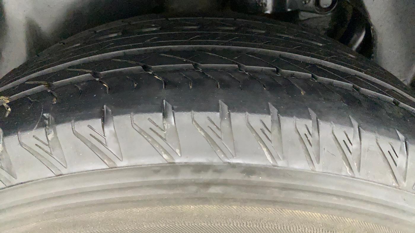 2021 Tata Safari XZA+  KRYOTEC, Diesel, Automatic, 45,865 km, Right Rear Tyre Tread