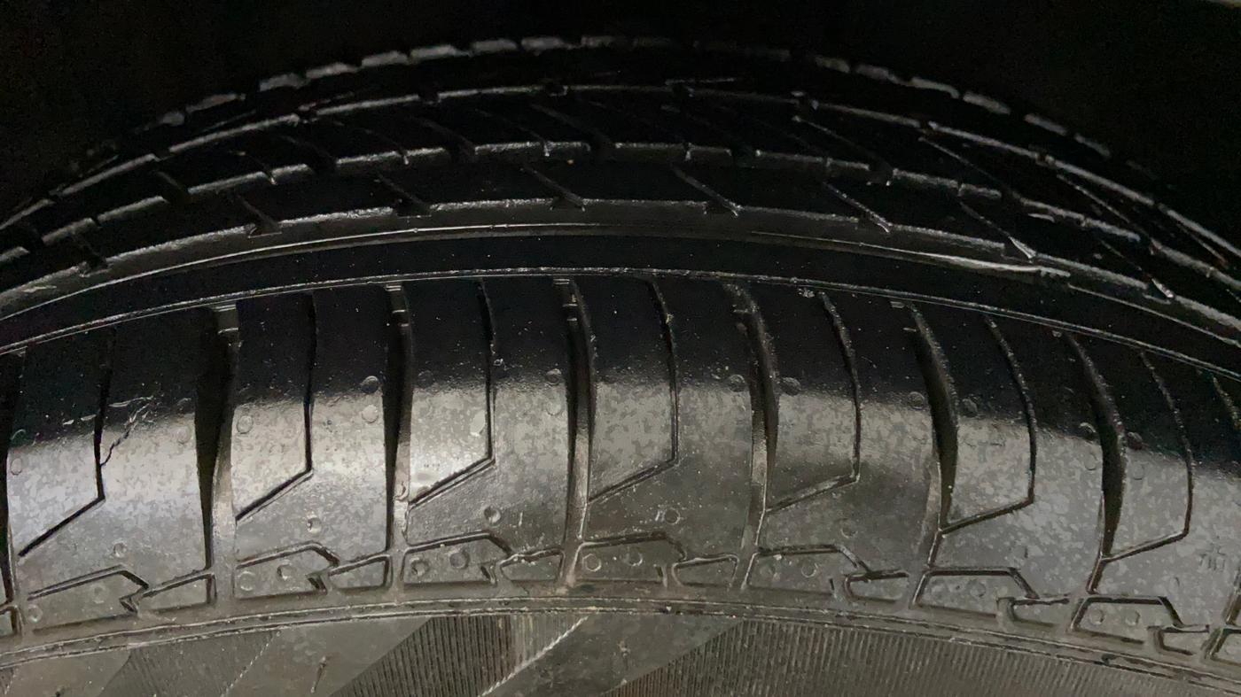 2024 KIA CARENS Premium (O) 1.5 Petrol 7 STR, Petrol, Manual, 9,445 km, Right Front Tyre Tread