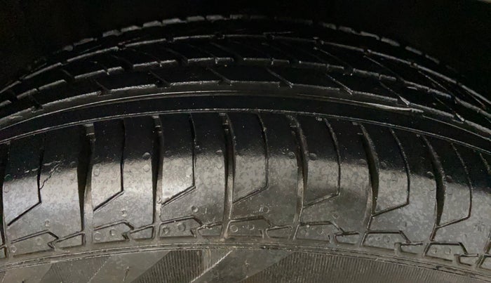 2024 KIA CARENS Premium (O) 1.5 Petrol 7 STR, Petrol, Manual, 9,445 km, Right Front Tyre Tread
