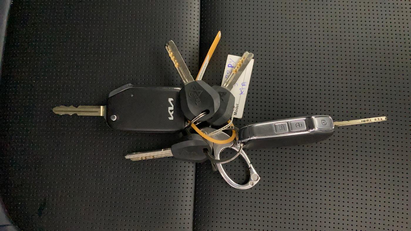 2024 KIA CARENS Premium (O) 1.5 Petrol 7 STR, Petrol, Manual, 9,445 km, Key Close Up