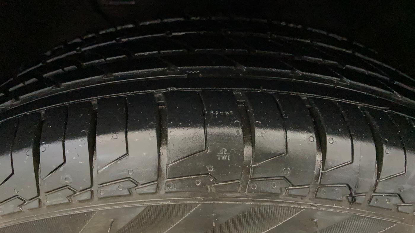 2024 KIA CARENS Premium (O) 1.5 Petrol 7 STR, Petrol, Manual, 9,445 km, Left Front Tyre Tread