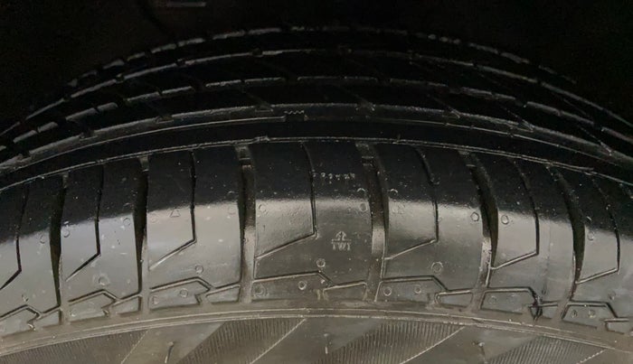 2024 KIA CARENS Premium (O) 1.5 Petrol 7 STR, Petrol, Manual, 9,445 km, Left Front Tyre Tread