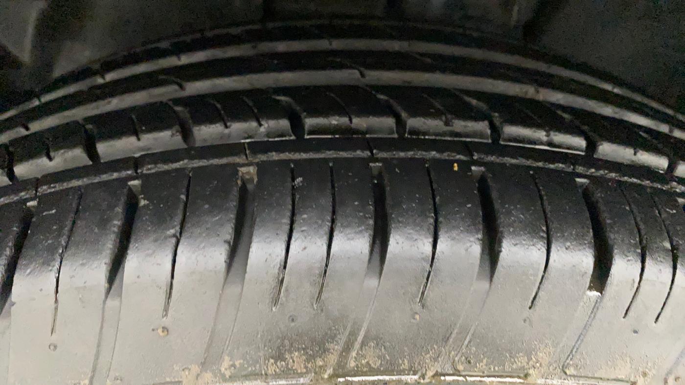 2020 Tata Harrier XZA PLUS 2.0L DUAL TONE, Diesel, Automatic, 25,151 km, Left Front Tyre Tread
