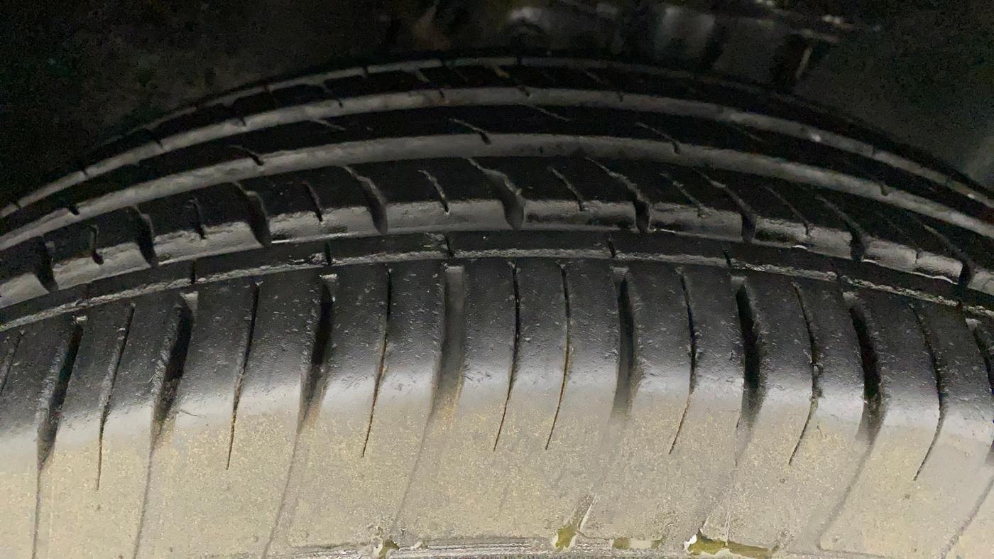2020 Tata Harrier XZA PLUS 2.0L DUAL TONE, Diesel, Automatic, 25,151 km, Right Front Tyre Tread