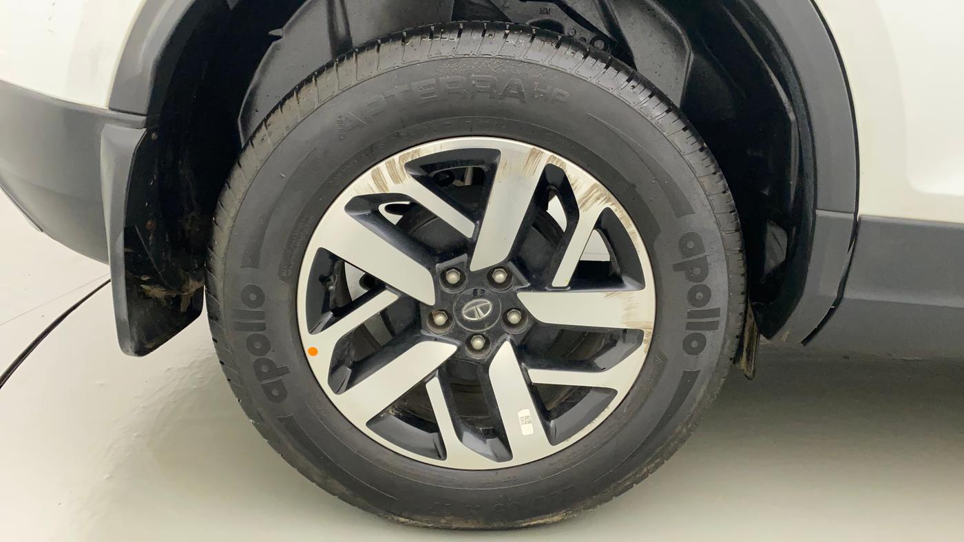 2020 Tata Harrier XZA PLUS 2.0L DUAL TONE, Diesel, Automatic, 25,151 km, Right Rear Wheel