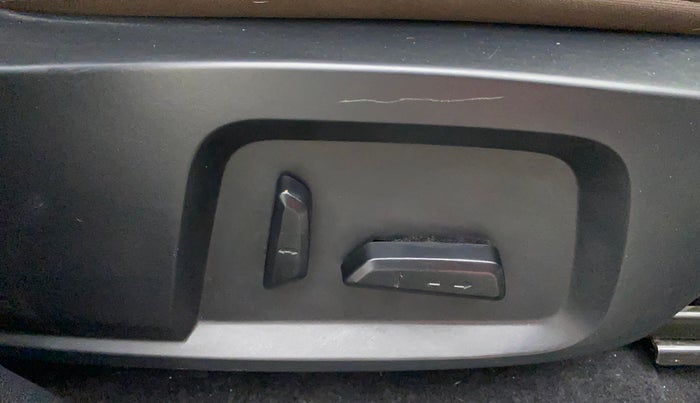 2020 Tata Harrier XZA PLUS 2.0L DUAL TONE, Diesel, Automatic, 25,151 km, Driver Side Adjustment Panel