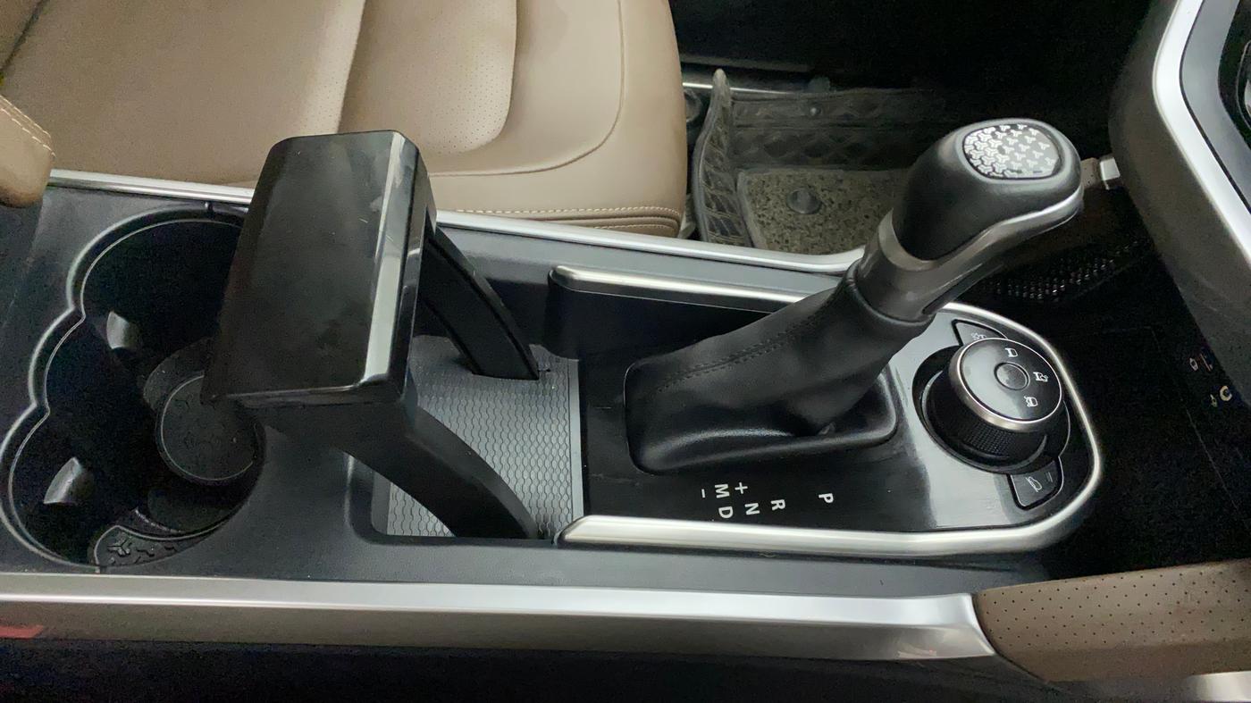 2020 Tata Harrier XZA PLUS 2.0L DUAL TONE, Diesel, Automatic, 25,151 km, Gear Lever