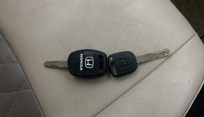 2015 Honda Amaze 1.2L I-VTEC VX, Petrol, Manual, 83,389 km, Key Close Up