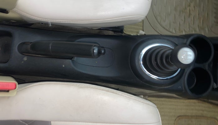 2015 Honda Amaze 1.2L I-VTEC VX, Petrol, Manual, 83,389 km, Gear Lever