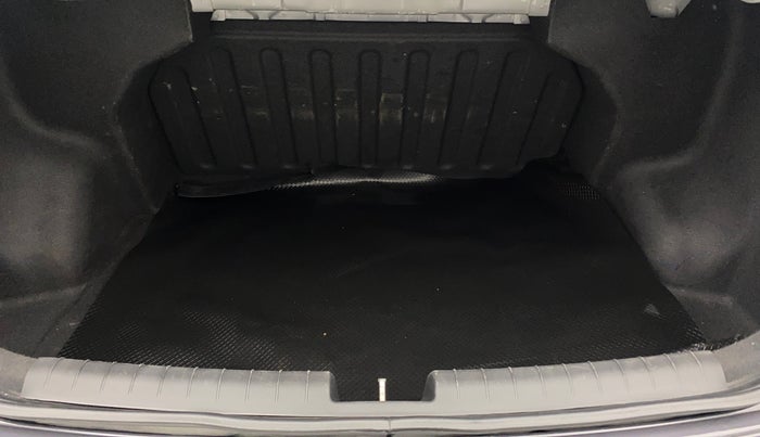 2017 Hyundai Xcent SX 1.2, Petrol, Manual, 1,17,873 km, Boot Inside