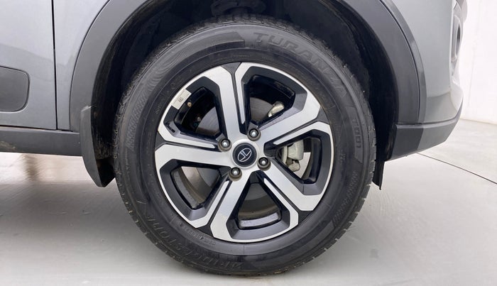 2022 Tata NEXON XZA PLUS DIESEL, Diesel, Automatic, 8,923 km, Right Front Wheel