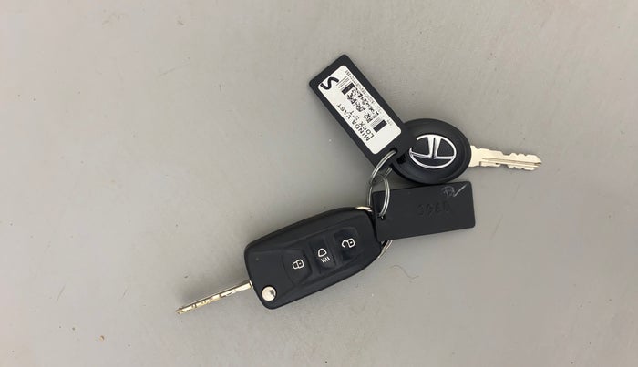 2017 Tata TIGOR XZ (O) PETROL, Petrol, Manual, 65,281 km, Key Close Up