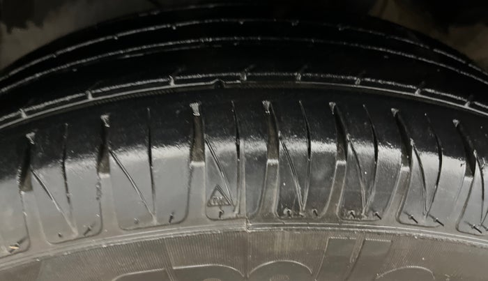 2019 Honda Amaze 1.2L I-VTEC VX, CNG, Manual, 92,394 km, Left Front Tyre Tread