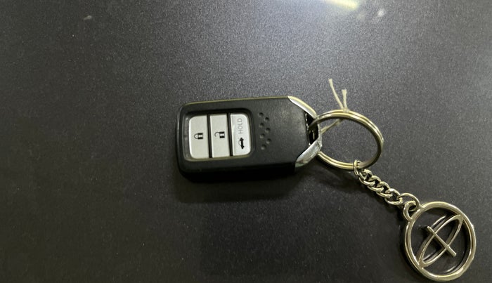 2019 Honda Amaze 1.2L I-VTEC VX, CNG, Manual, 92,394 km, Key Close Up