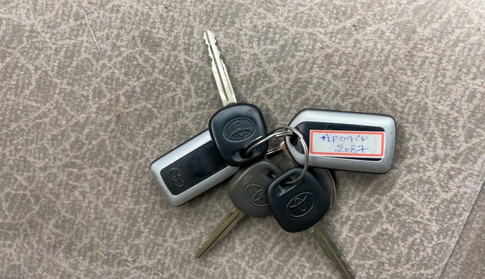 2014 Toyota Corolla Altis G PETROL, Petrol, Manual, 94,763 km, Key Close Up