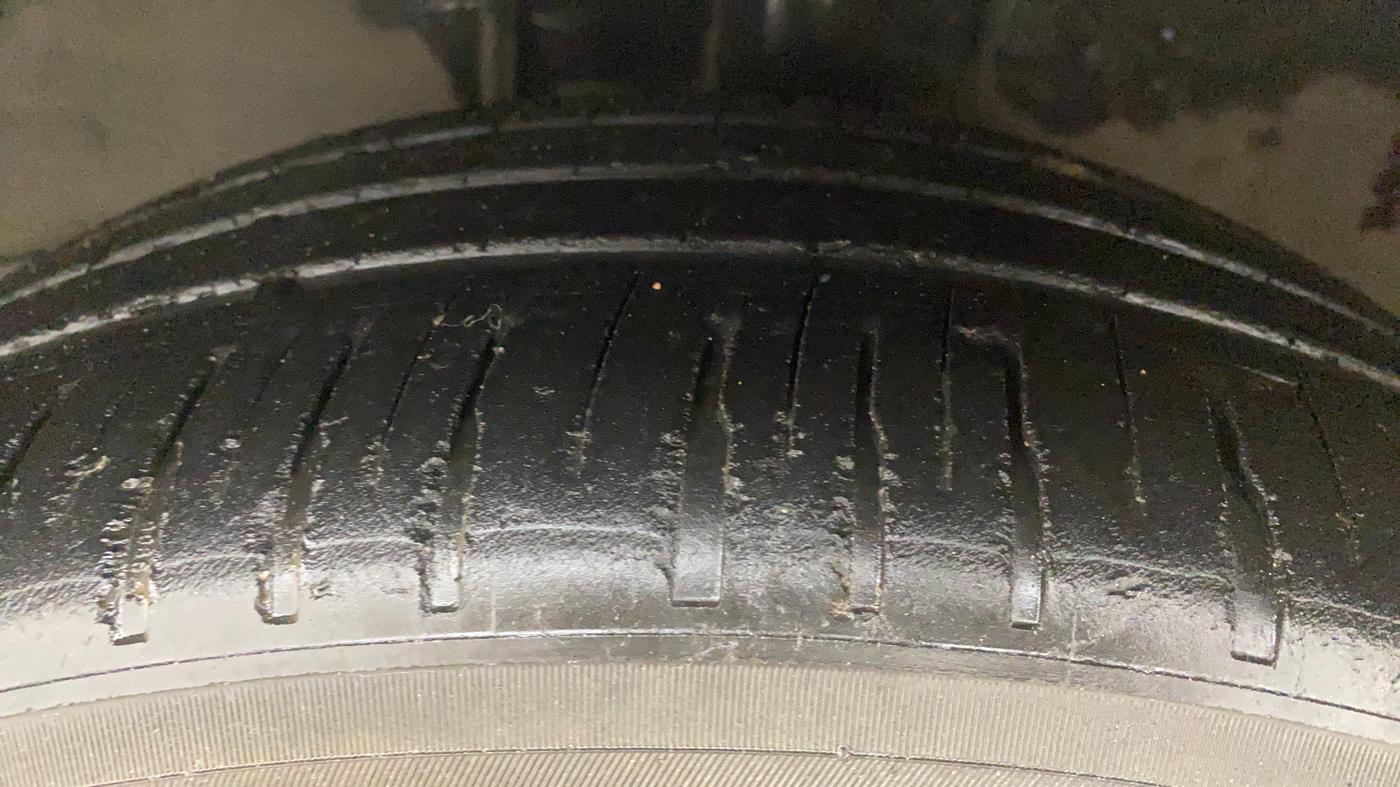 2014 Toyota Corolla Altis G PETROL, Petrol, Manual, 94,763 km, Left Front Tyre Tread