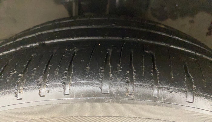 2014 Toyota Corolla Altis G PETROL, Petrol, Manual, 94,763 km, Left Front Tyre Tread