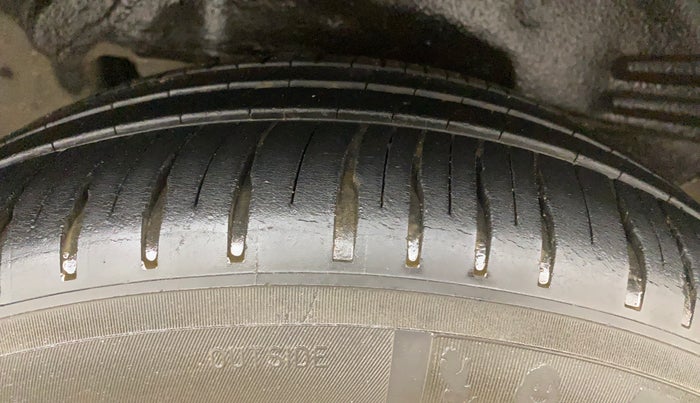 2014 Toyota Corolla Altis G PETROL, Petrol, Manual, 94,763 km, Left Rear Tyre Tread