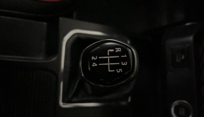 2021 Renault Kiger RXT (O) MT, Petrol, Manual, 58,800 km, Gear Lever