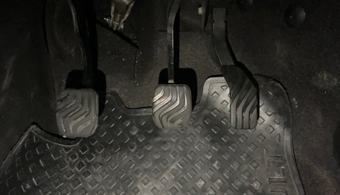 2021 Renault Kiger RXT (O) MT, Petrol, Manual, 58,800 km, Pedals