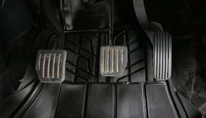2020 Tata Harrier XM 2.0L Kryotec, Diesel, Manual, 17,974 km, Pedals