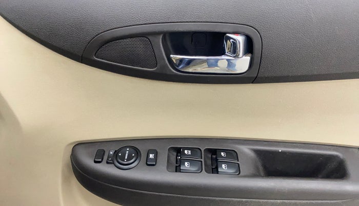 2014 Hyundai i20 SPORTZ 1.2, Petrol, Manual, 70,783 km, Driver Side Door Panels Control