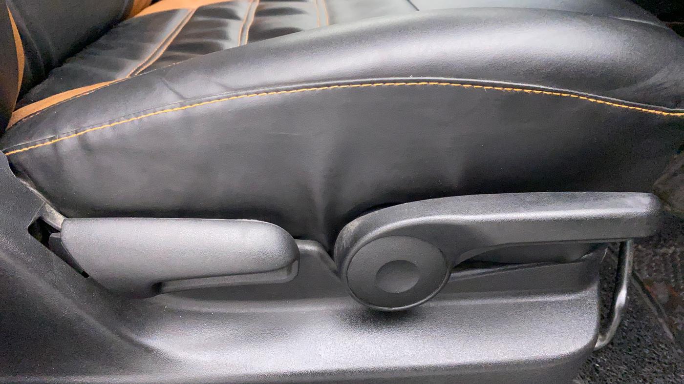 2019 Maruti Vitara Brezza ZDI AMT, Diesel, Automatic, 42,124 km, Driver Side Adjustment Panel