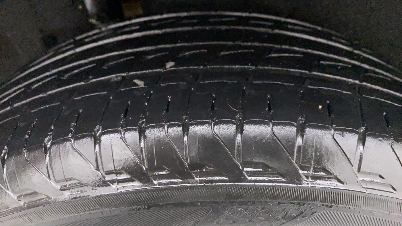 2019 Maruti Vitara Brezza ZDI AMT, Diesel, Automatic, 42,124 km, Right Rear Tyre Tread