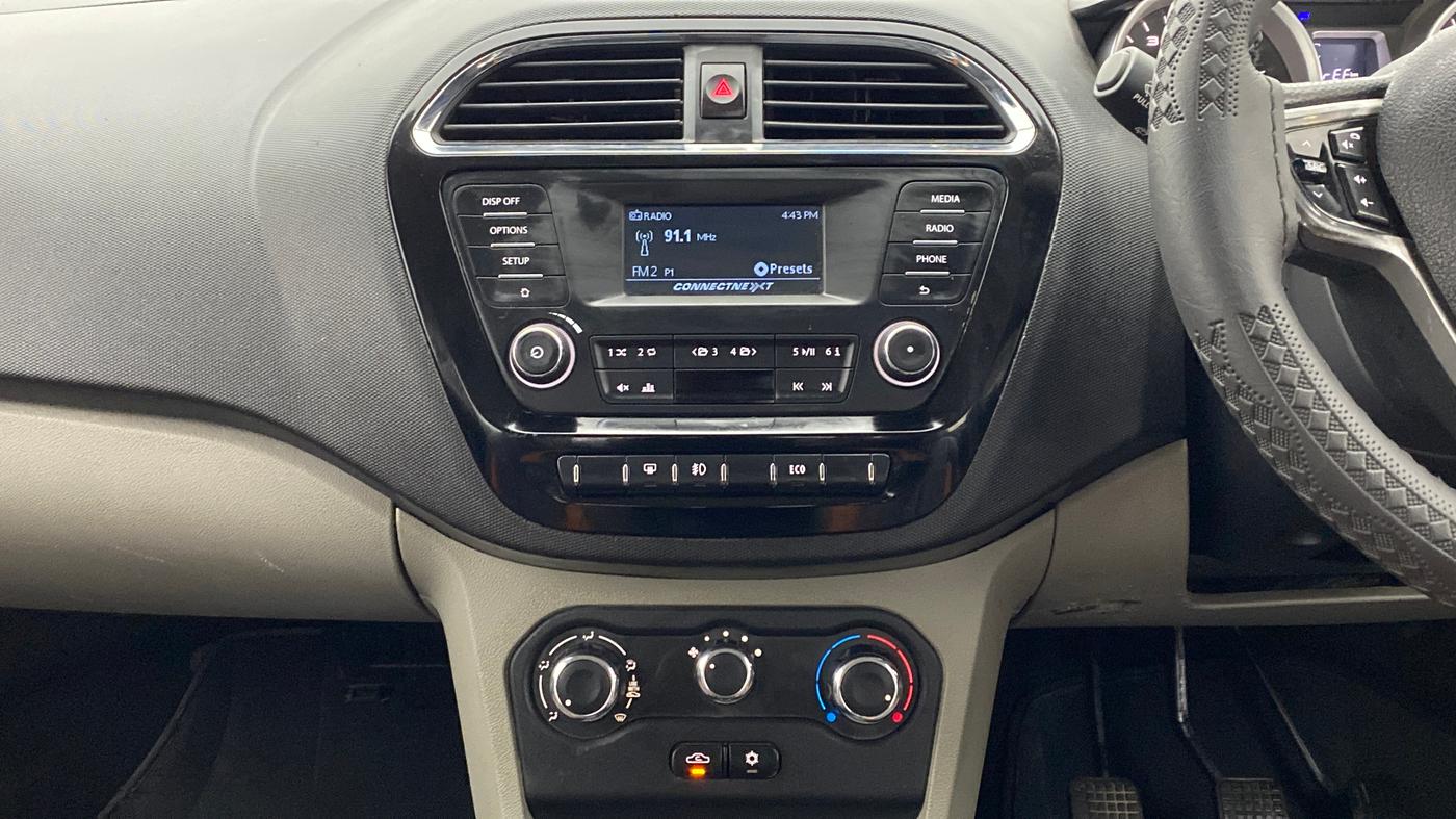 2016 Tata Tiago XZ 1.2 REVOTRON, Petrol, Manual, 33,848 km, Air Conditioner