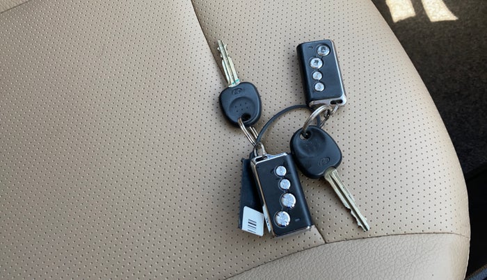 2017 Hyundai Eon ERA +, CNG, Manual, 51,034 km, Key Close Up