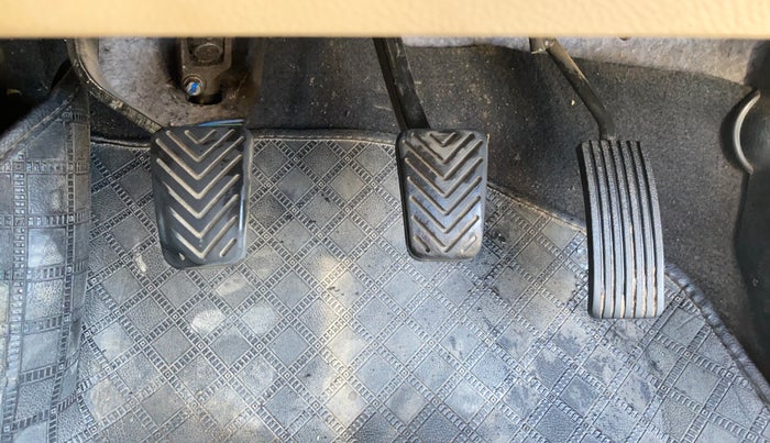 2017 Hyundai Eon ERA +, CNG, Manual, 51,034 km, Pedals