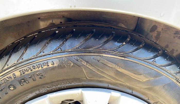 2017 Hyundai Eon ERA +, CNG, Manual, 51,034 km, Left Rear Tyre Tread