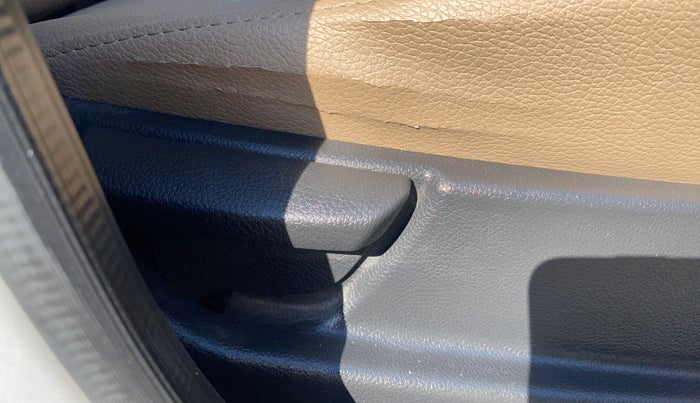 2017 Hyundai Eon ERA +, CNG, Manual, 51,034 km, Driver Side Adjustment Panel