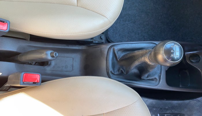 2017 Hyundai Eon ERA +, CNG, Manual, 51,034 km, Gear Lever