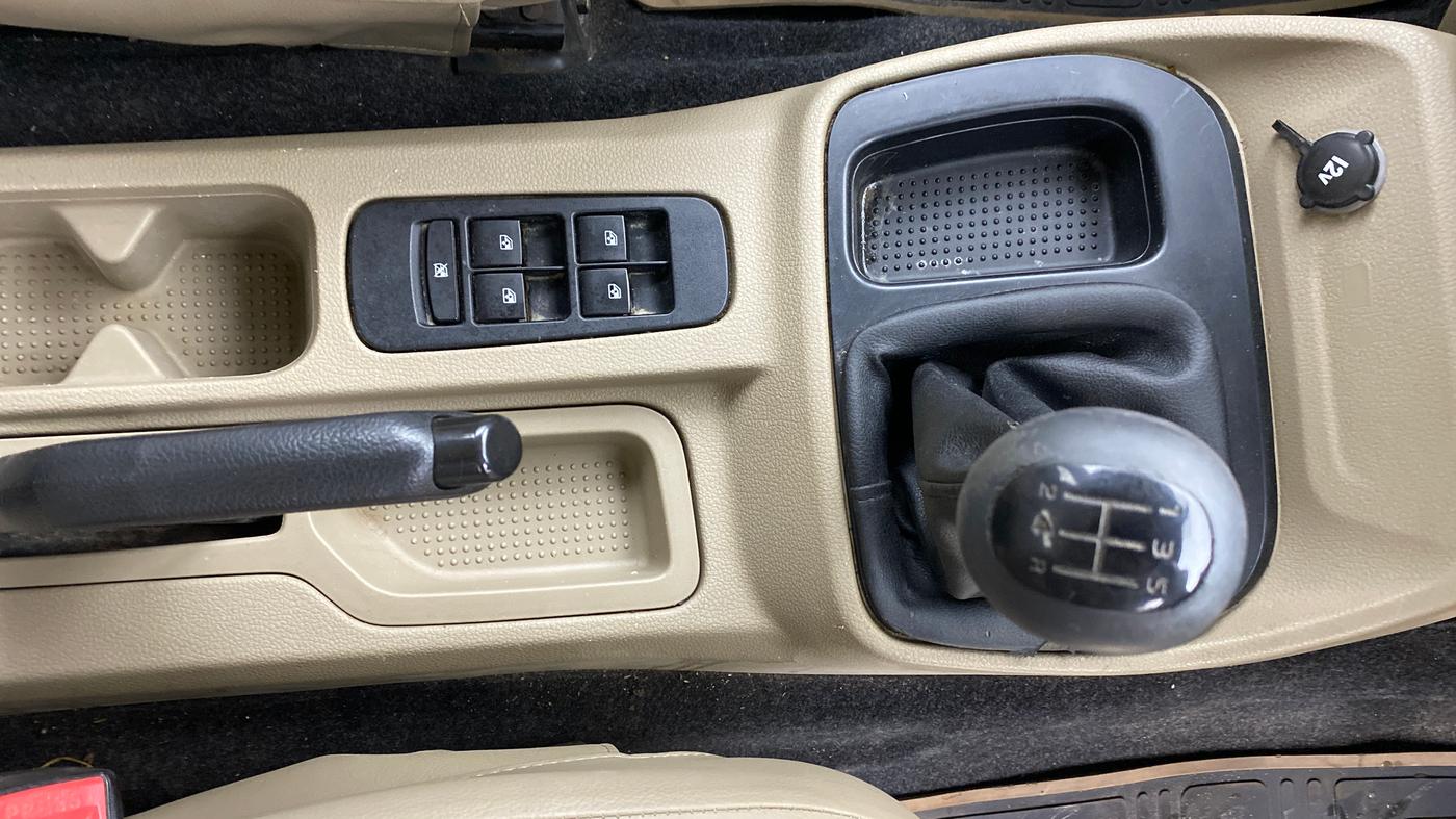 2023 Mahindra BOLERO NEO N 4, Diesel, Manual, 1,41,046 km, Gear Lever