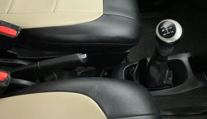 2017 Maruti Wagon R 1.0 VXI, Petrol, Manual, 31,574 km, Gear Lever