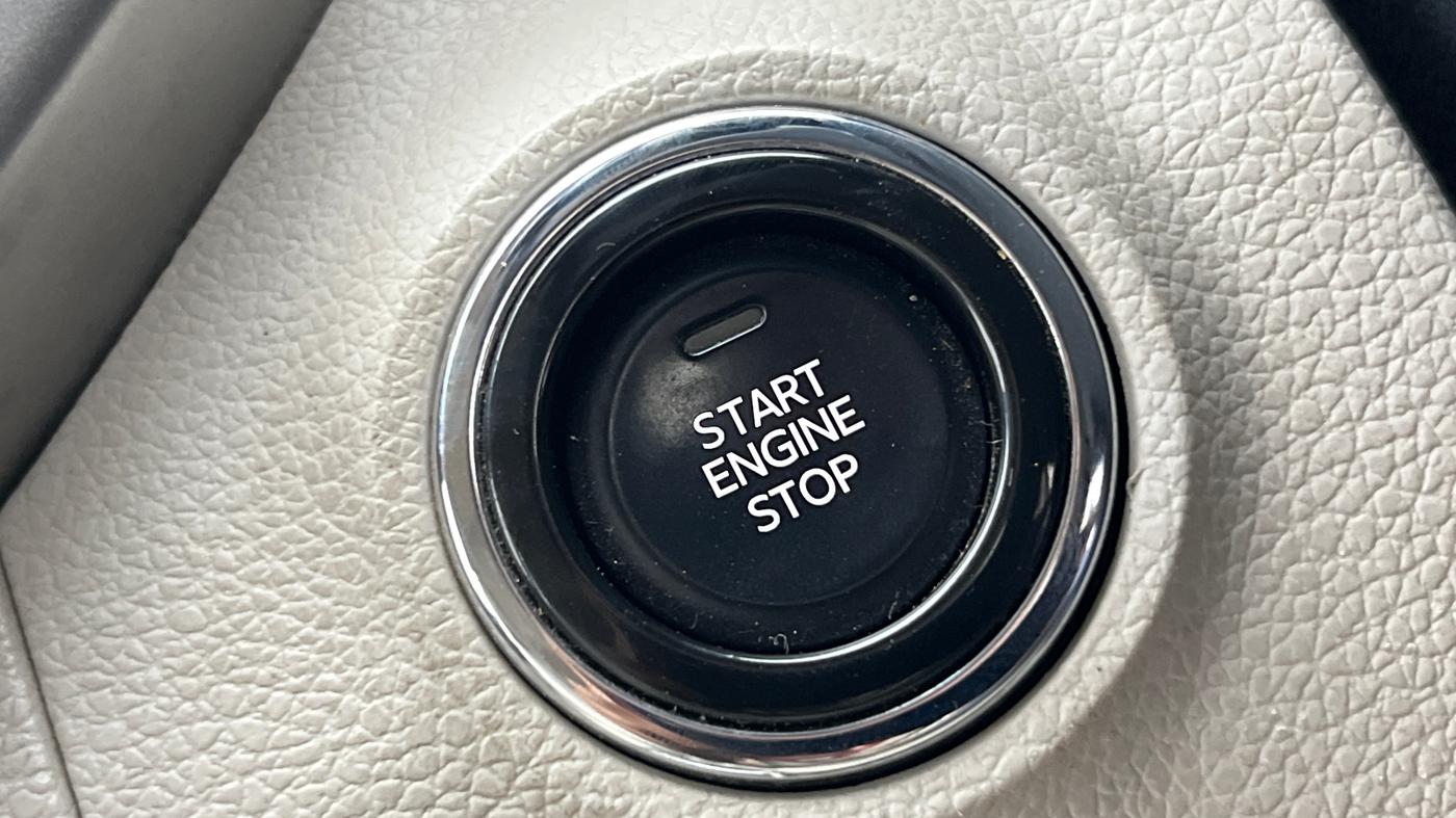 2023 Mahindra XUV300 W8 (O) 1.2 PETROL AMT, Petrol, Automatic, 35,603 km, Keyless Start/ Stop Button