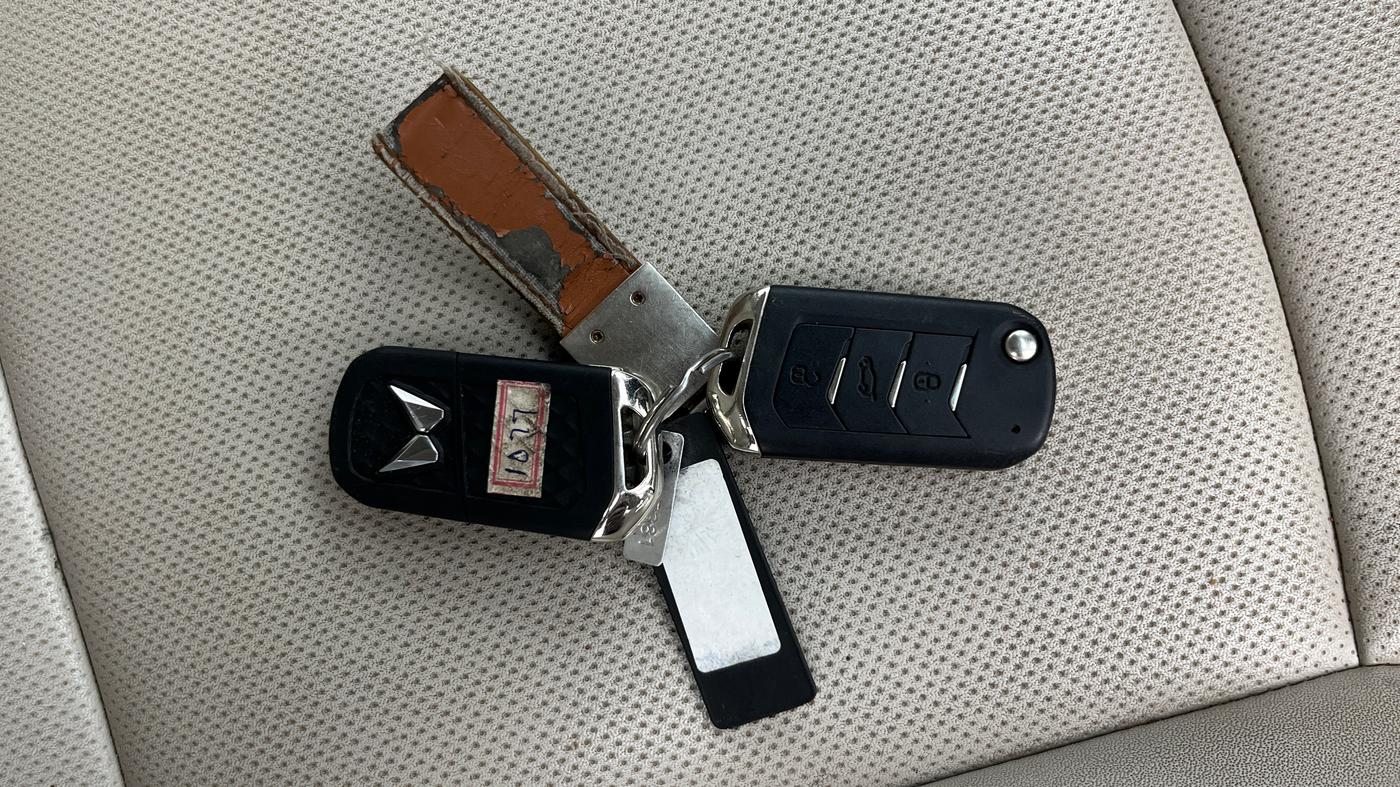 2023 Mahindra XUV300 W8 (O) 1.2 PETROL AMT, Petrol, Automatic, 35,603 km, Key Close Up