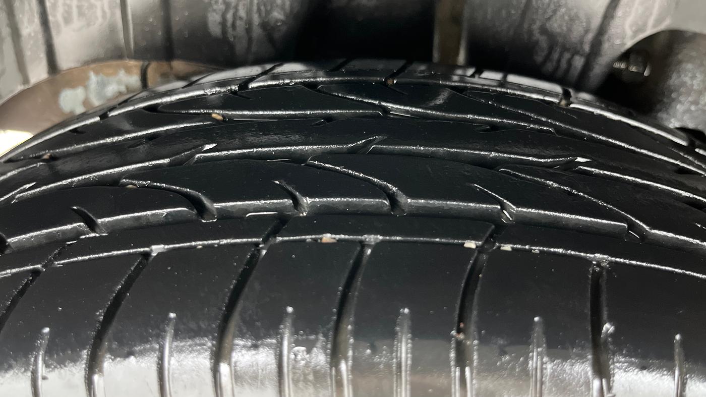2023 Mahindra XUV300 W8 (O) 1.2 PETROL AMT, Petrol, Automatic, 35,603 km, Right Rear Tyre Tread