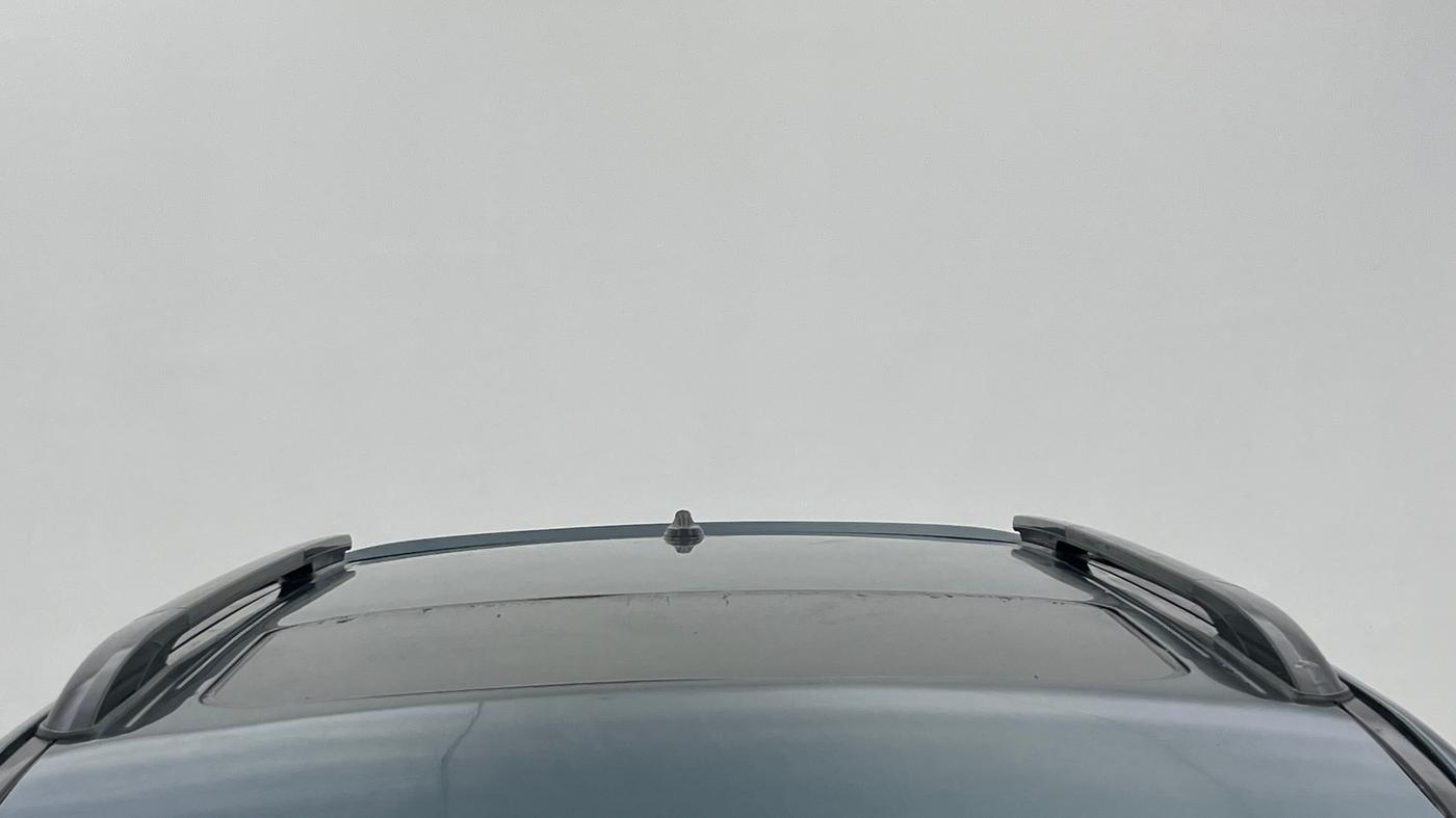 2023 Mahindra XUV300 W8 (O) 1.2 PETROL AMT, Petrol, Automatic, 35,603 km, Moonroof/ Sunroof